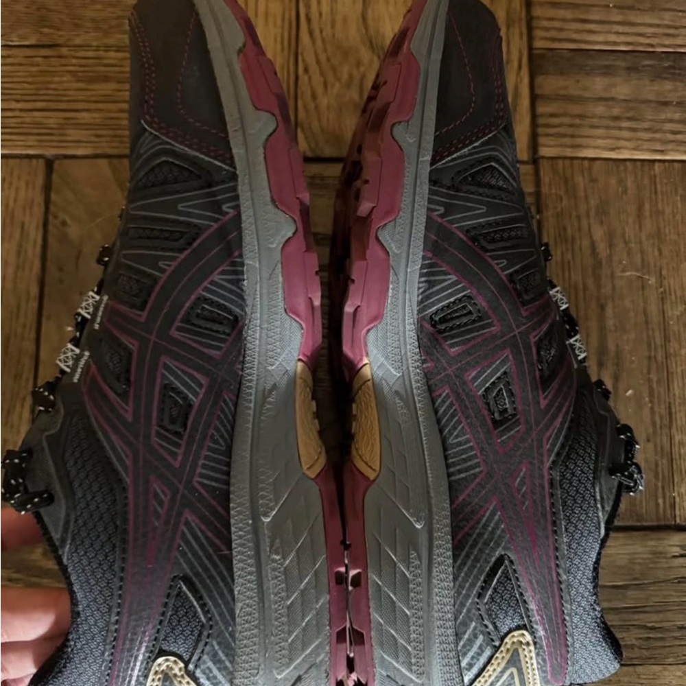 ASICS Women's Black and Burgundy Running Shoes 9